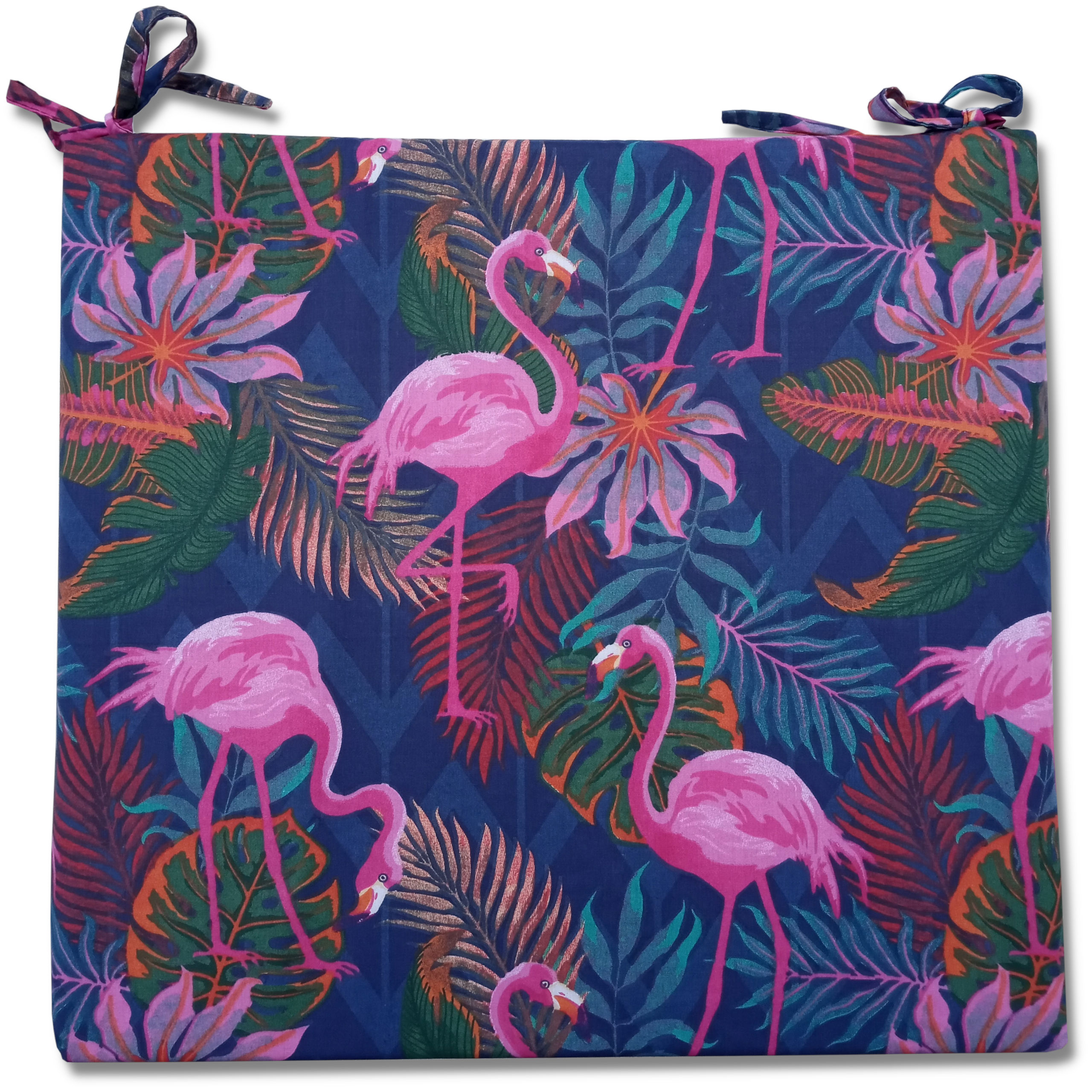 Poduszka ze wzorem różowych flamingów oraz kwiatów na granatowym tle.