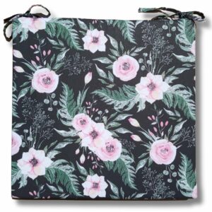 Czarna poduszka na krzesło ze wzorem różowych kwiatów i zielonych liści gardenii.